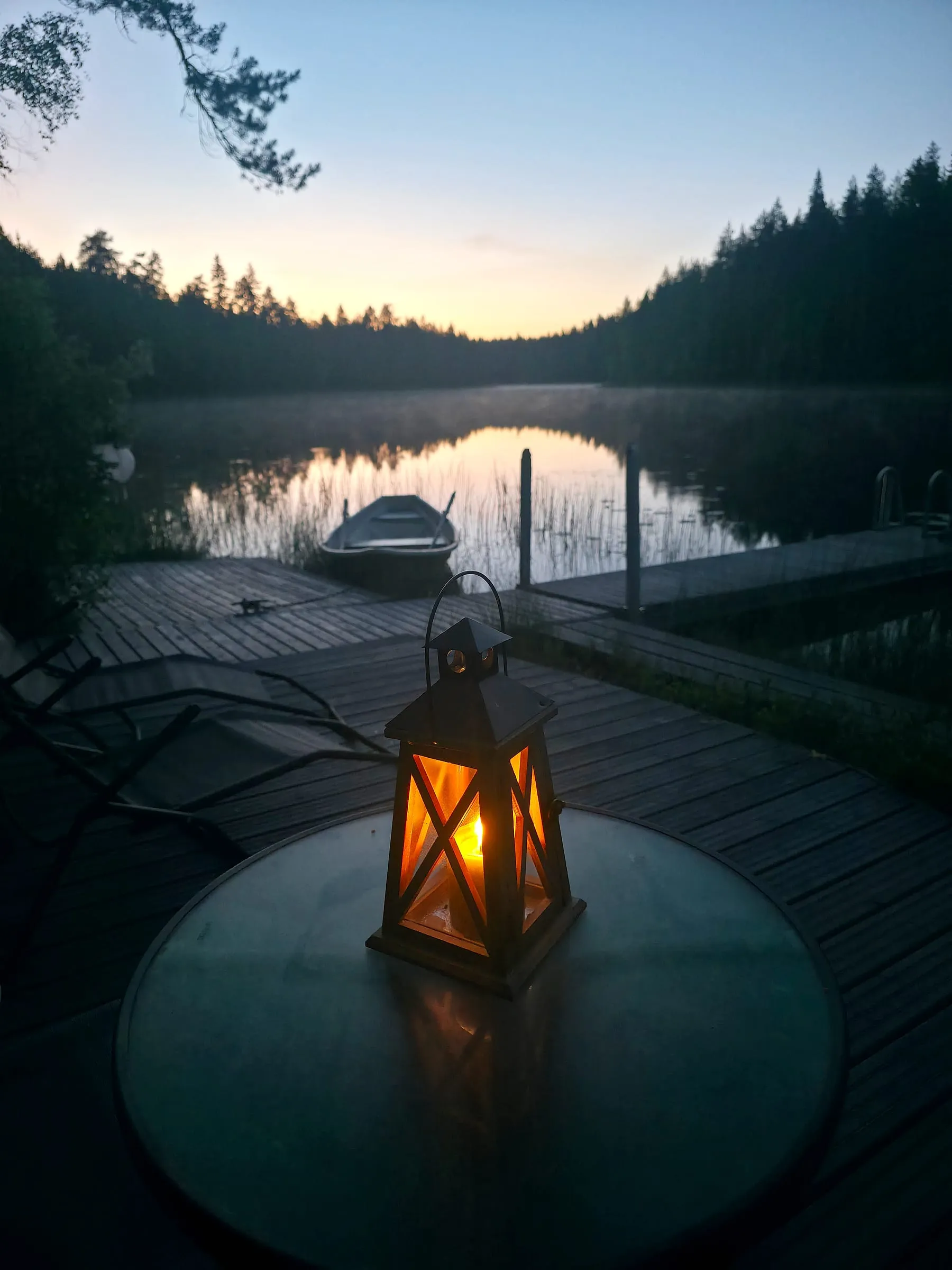 Laituri järvellä