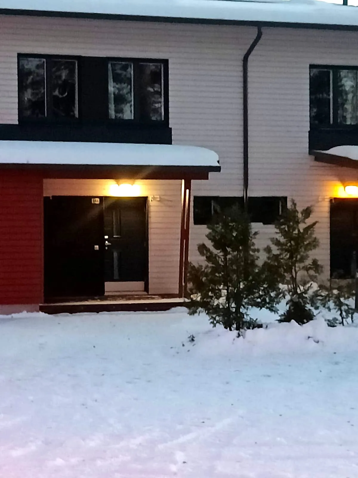 Talo lumen keskellä